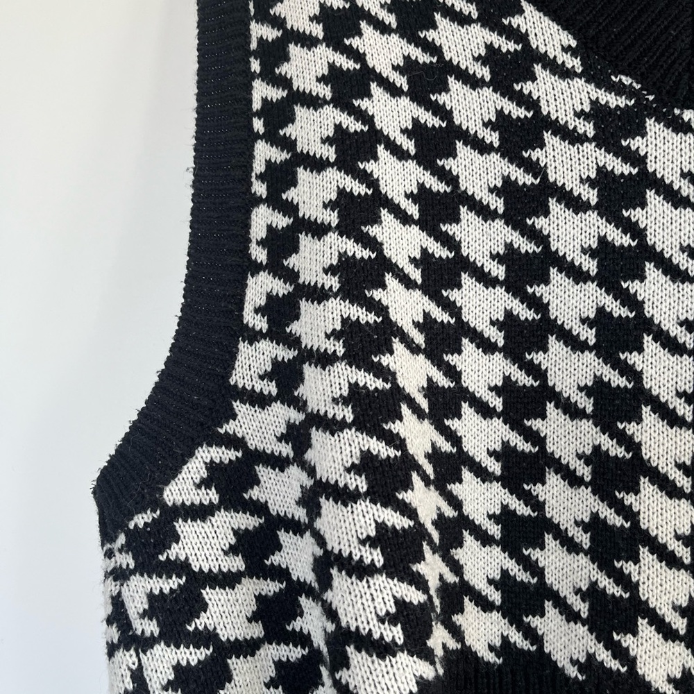 Black and White Oak & Fort Sweater Vest - Picture 6 of 8
